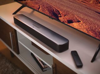 JBL Bar 2.0 All-in-One chega ao Brasil com design compacto e som